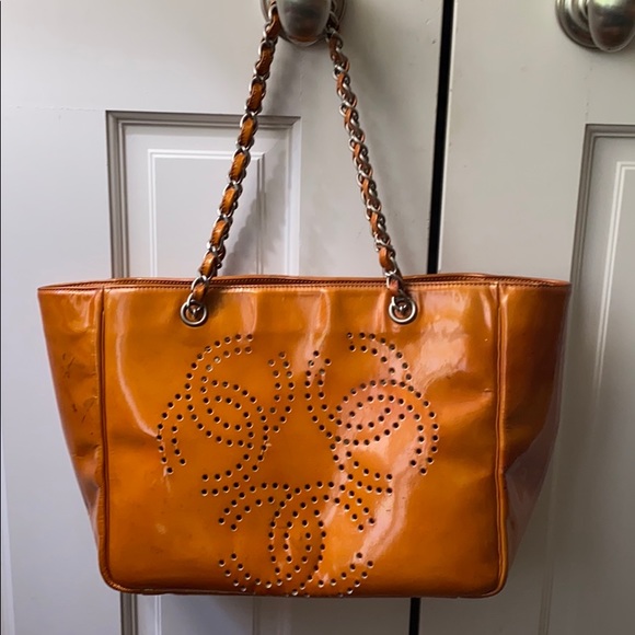 Chanel tote - Picture 2 of 15